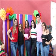 Alumnos de OHS en la fiesta mexicana.